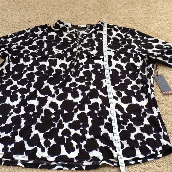 NWT! FYLO XXL black spots front zip blouse. - Picture 9 of 10